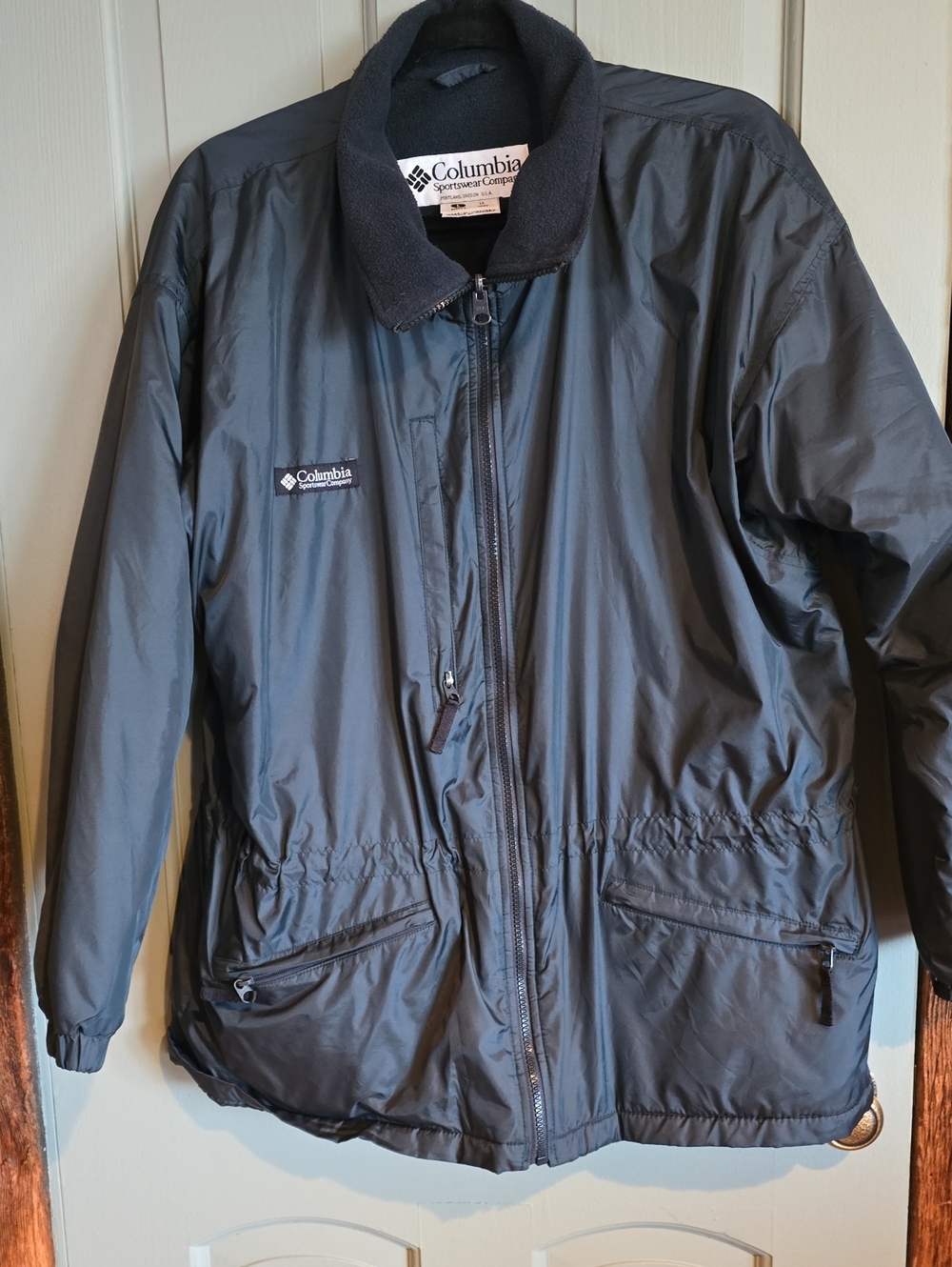 Columbia WOMEN'S Dark Gray -BLACK Packable Rain Jacket. LINED
